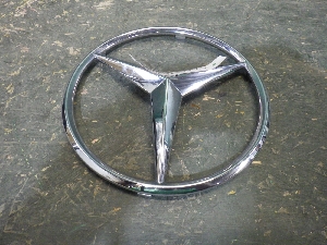 MERCEDES GLE Coupe эмблема завода-изготовителя передняя A0008172116 2016г. арт.1388543