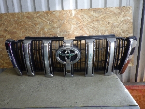 TOYOTA LAND CRUISER PRADO решетка облицовки радиатора 5310160C64 2016г. арт.1394593