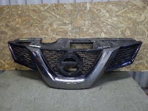 NISSAN X-TRAIL решетка облицовки радиатора 623104CM1B 2018г. арт.1406012