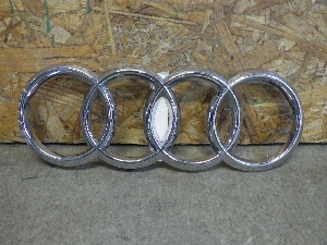 AUDI SQ7 эмблема облицовки радиатора 2020г. арт.1430696 Уценка