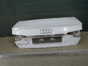 AUDI A4 крышка багажника 8W5827025K 2021г. арт.1451200 Уценка