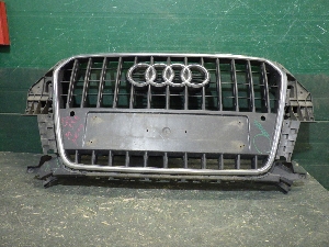 AUDI Q3 решетка облицовки радиатора 8U0853651J1QP 2014г. арт.1537047